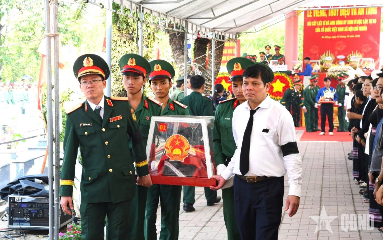 Quảng Ngãi truy điệu, an táng 12 hài cốt liệt sĩ